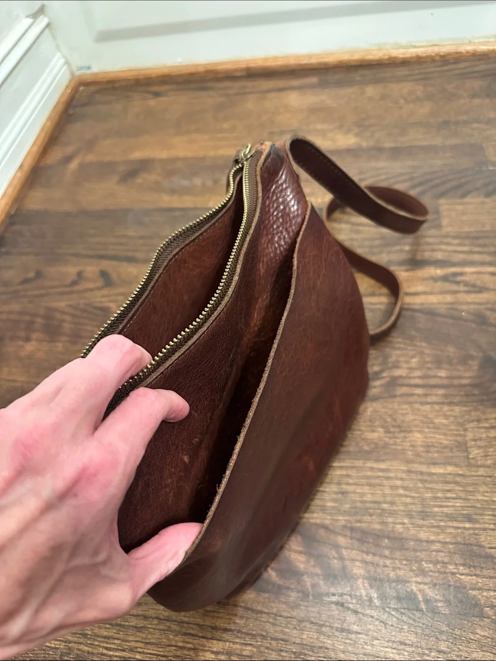 Unisex Brown Leather Messenger Crossbody Bag